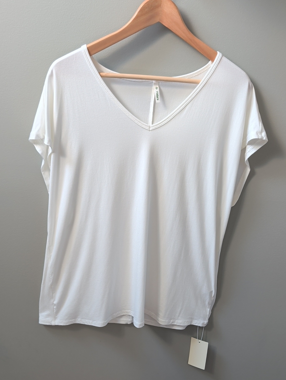 Halara White V-neck Short Sleeve Casual T-shirt Large
